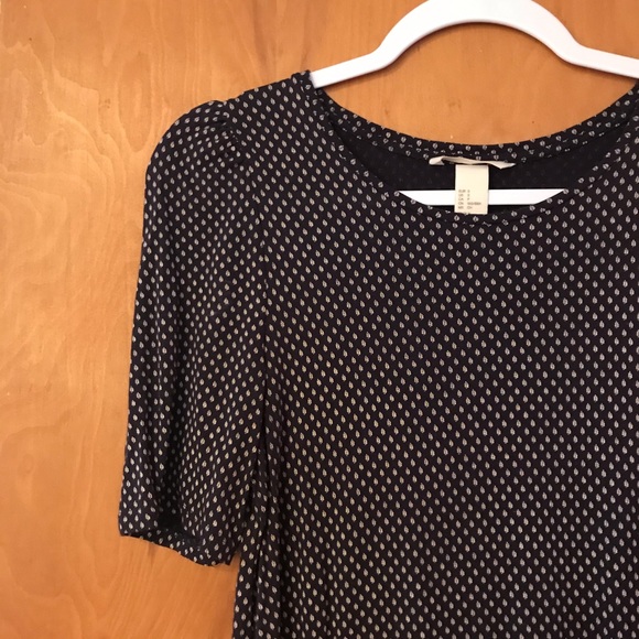 ๐ 3/$25 H&M pattern top - Picture 2 of 3